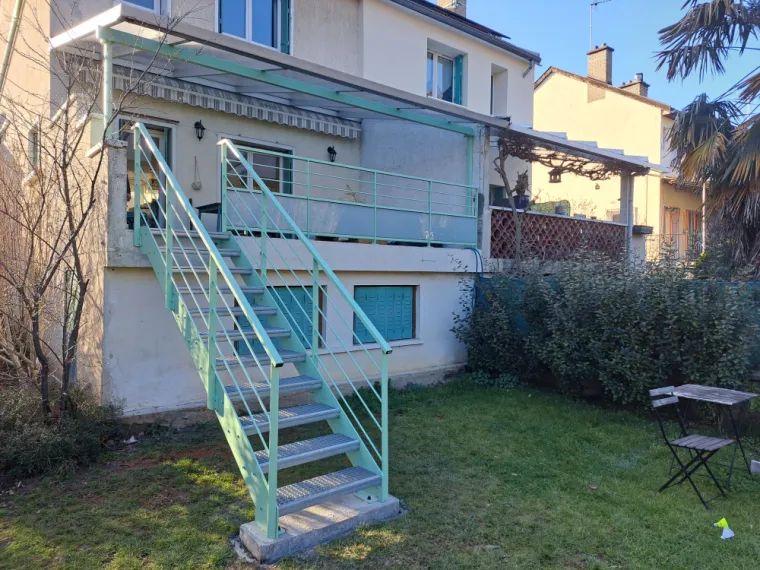 Conception et pose d'escalier métallique sur mesure à Oullins, Écully, Art Métallique