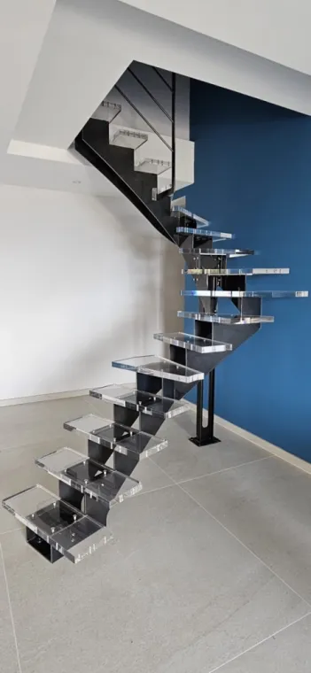 Création et pose d'escaliers métalliques dans le Rhône , Décines-Charpieu, Art Métallique