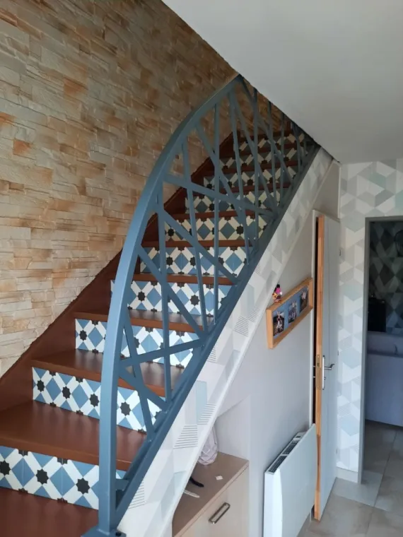 Rampe d'escalier design, Meyzieu, Art métallique